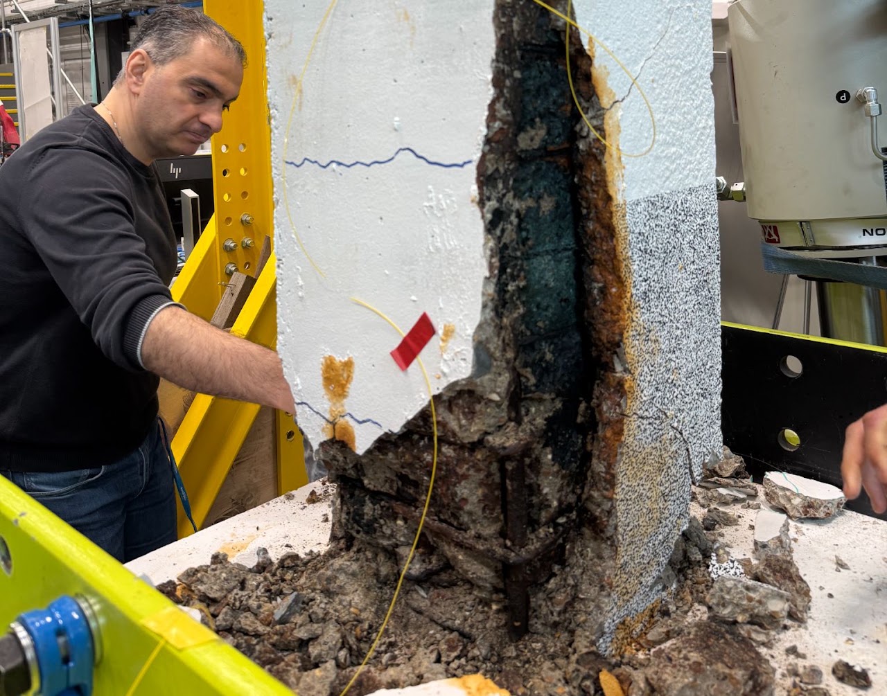 Impact of corrosion and smooth reinforcement on the nonlinear cyclic behaviour of RC columns